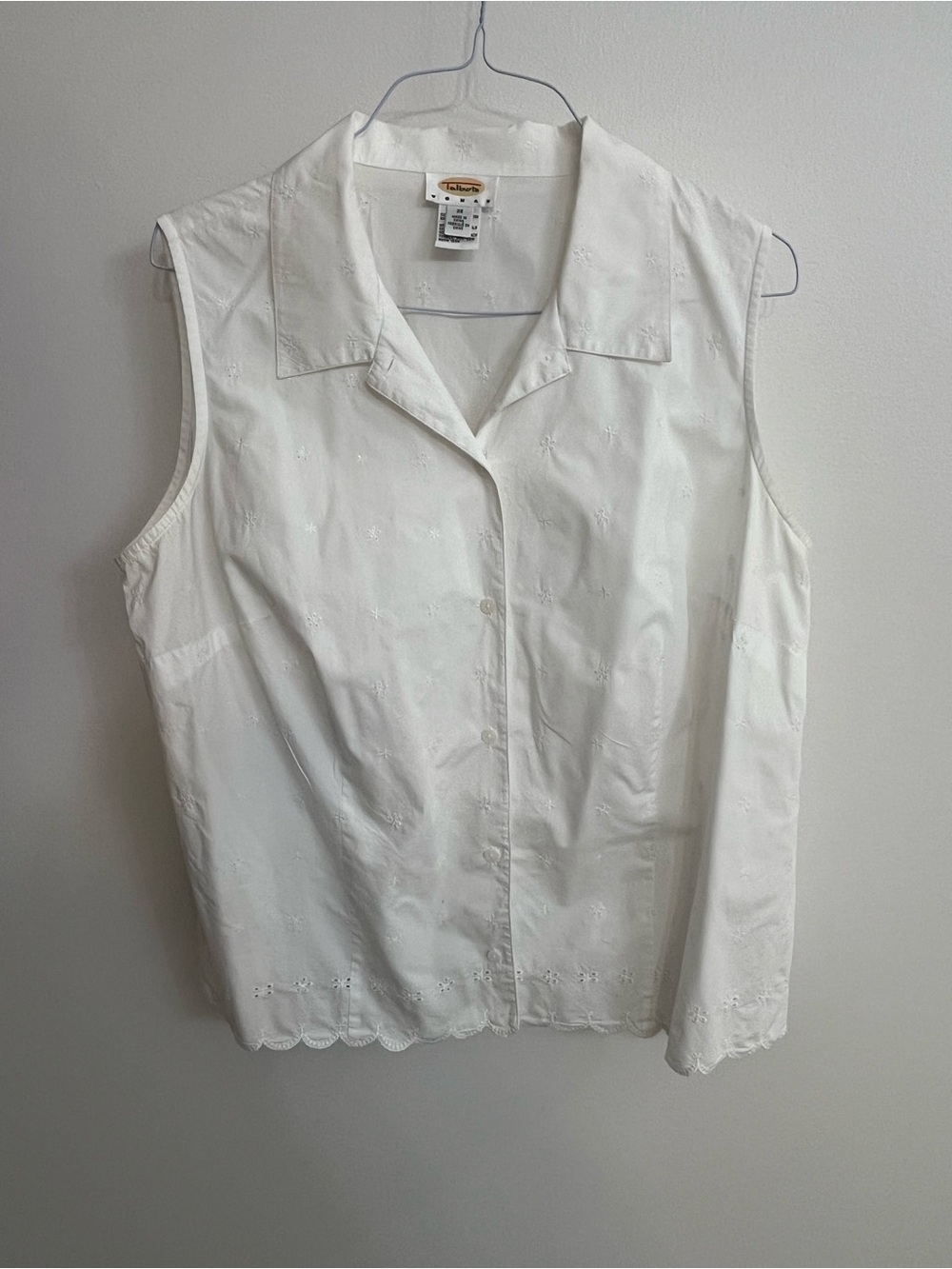 EUC Talbots 2X White Sleeveless Eyelet Button-Down Shirt with scalloped bottom.